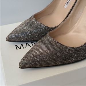 Brand new Manolo Blahnik size 36 bronze/silver color
